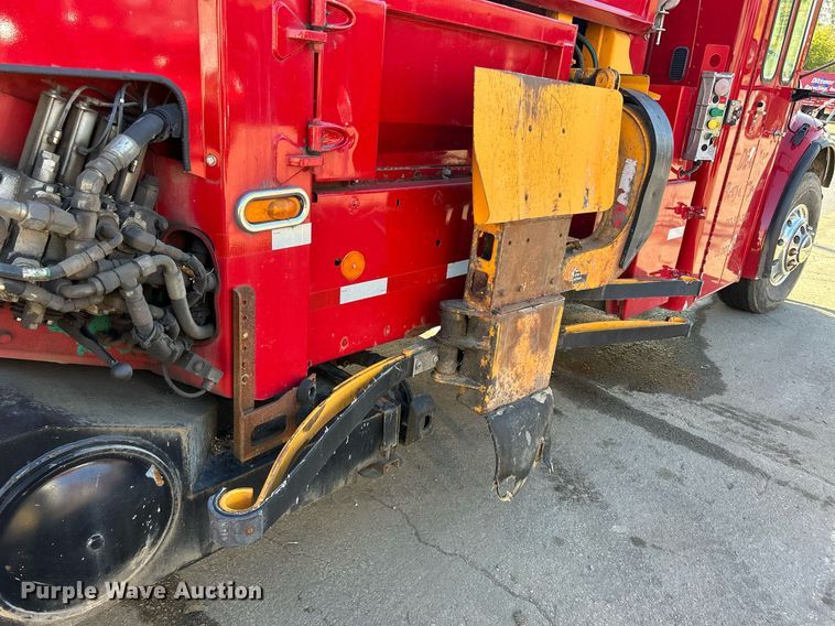 image for item DQ0958 2009 Freightliner Business Class M2 106  refuse truck