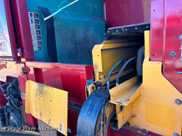 image for item DQ0958 2009 Freightliner Business Class M2 106  refuse truck