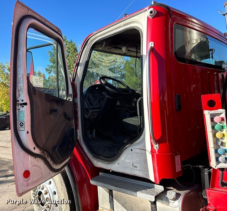 image for item DQ0958 2009 Freightliner Business Class M2 106  refuse truck