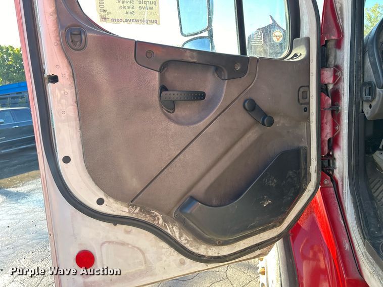 image for item DQ0958 2009 Freightliner Business Class M2 106  refuse truck