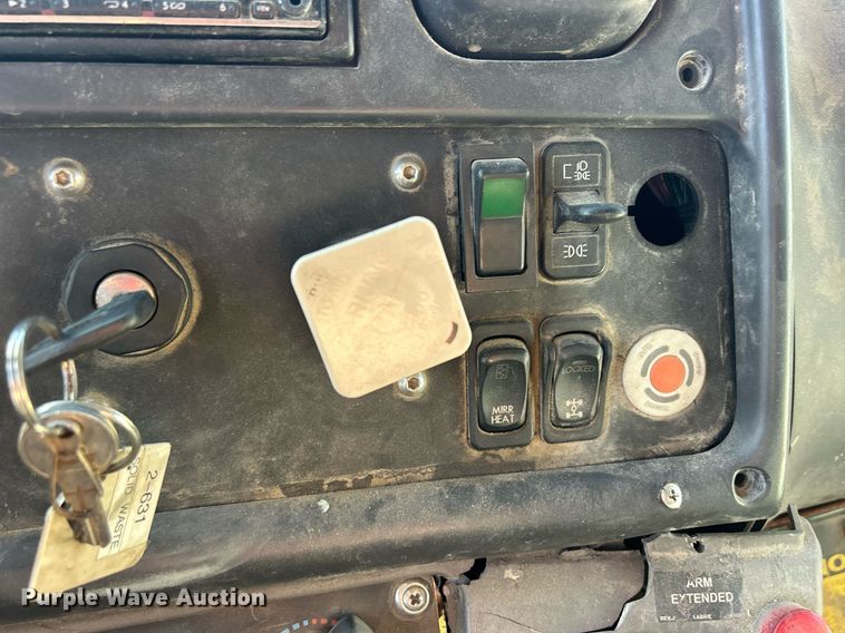 image for item DQ0958 2009 Freightliner Business Class M2 106  refuse truck