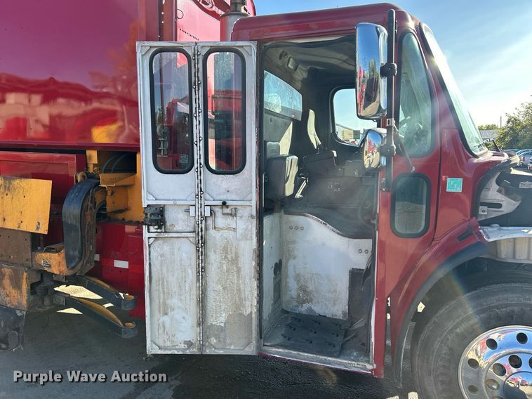 image for item DQ0958 2009 Freightliner Business Class M2 106  refuse truck