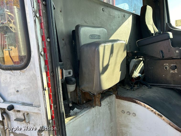 image for item DQ0958 2009 Freightliner Business Class M2 106  refuse truck