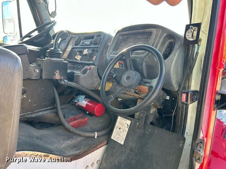 image for item DQ0958 2009 Freightliner Business Class M2 106  refuse truck