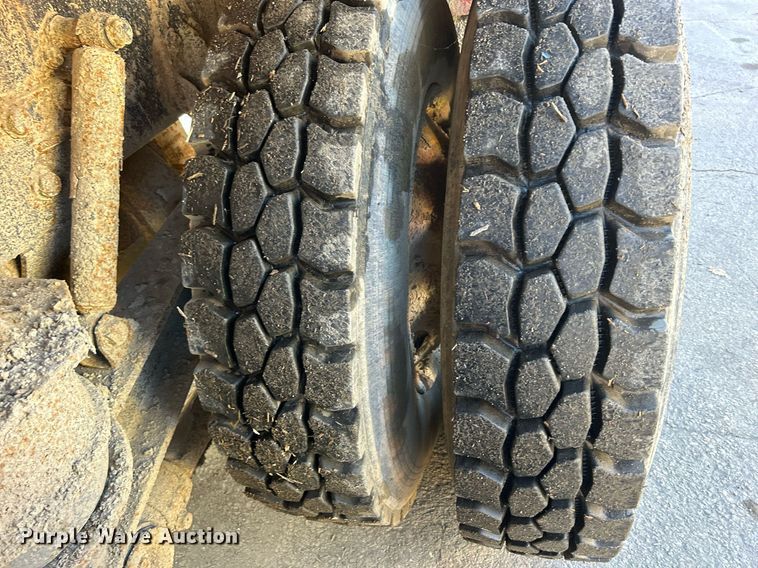 image for item DQ0958 2009 Freightliner Business Class M2 106  refuse truck