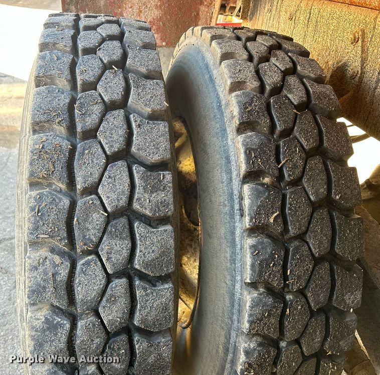 image for item DQ0958 2009 Freightliner Business Class M2 106  refuse truck