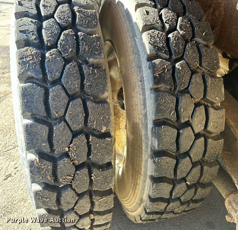 image for item DQ0958 2009 Freightliner Business Class M2 106  refuse truck