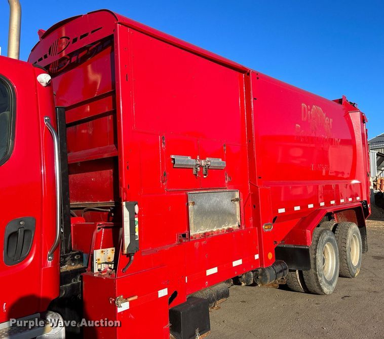 image for item DQ0959 2010 Freightliner Business Class M2 106  refuse truck