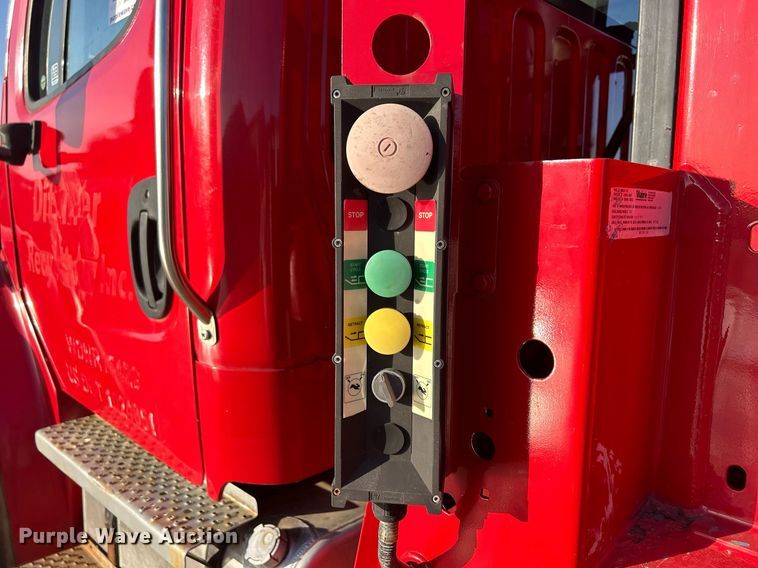 image for item DQ0959 2010 Freightliner Business Class M2 106  refuse truck