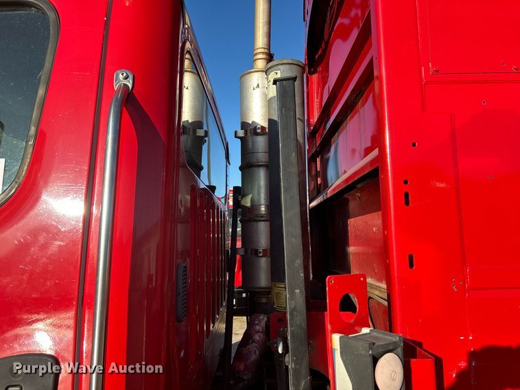 image for item DQ0959 2010 Freightliner Business Class M2 106  refuse truck