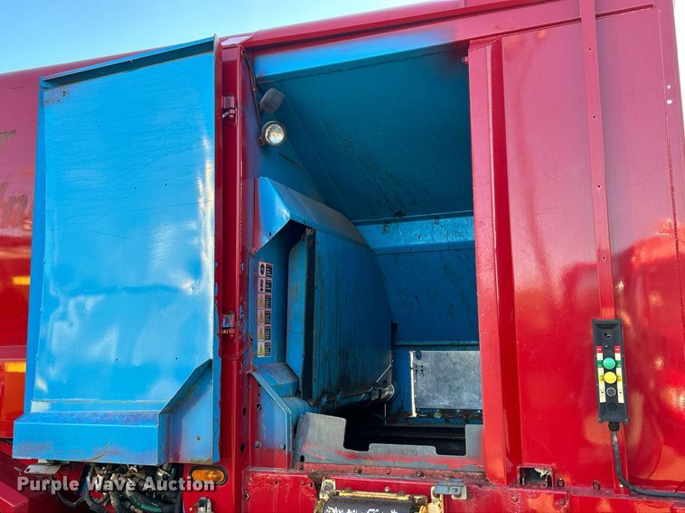 image for item DQ0959 2010 Freightliner Business Class M2 106  refuse truck