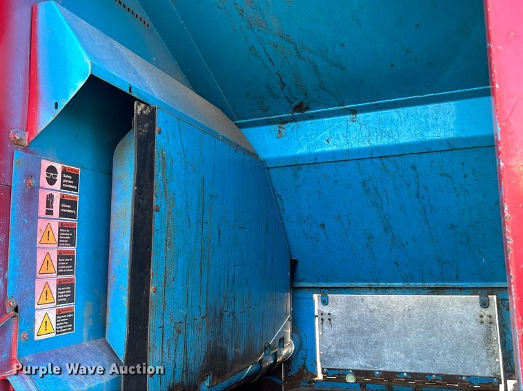 image for item DQ0959 2010 Freightliner Business Class M2 106  refuse truck