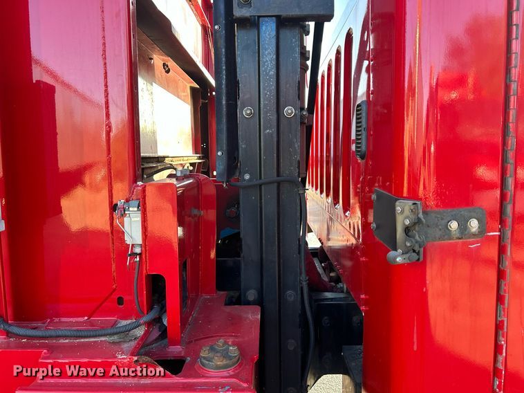 image for item DQ0959 2010 Freightliner Business Class M2 106  refuse truck