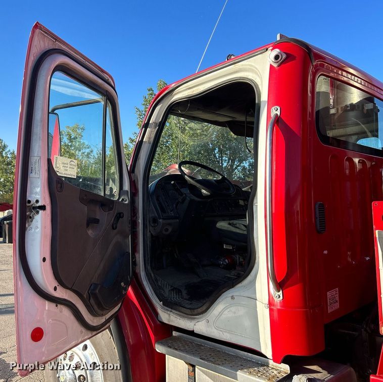 image for item DQ0959 2010 Freightliner Business Class M2 106  refuse truck