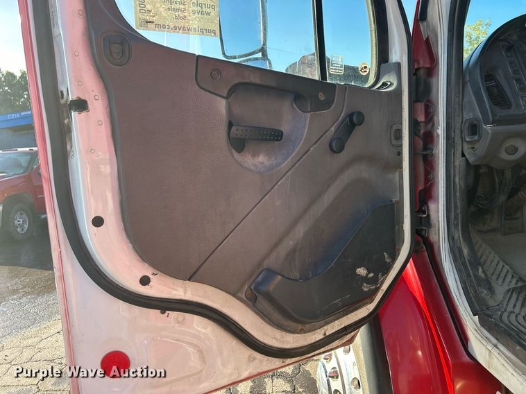 image for item DQ0959 2010 Freightliner Business Class M2 106  refuse truck