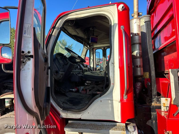 image for item DQ0959 2010 Freightliner Business Class M2 106  refuse truck