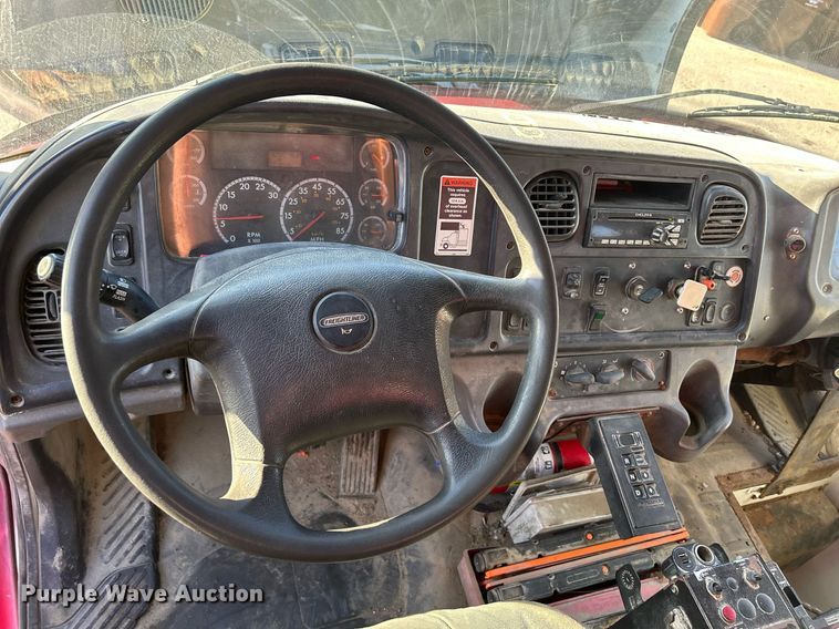 image for item DQ0959 2010 Freightliner Business Class M2 106  refuse truck