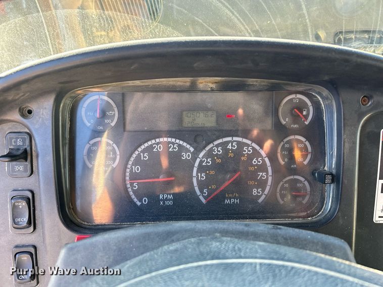 image for item DQ0959 2010 Freightliner Business Class M2 106  refuse truck