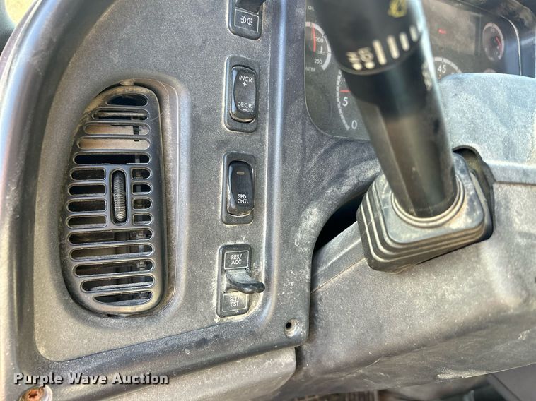 image for item DQ0959 2010 Freightliner Business Class M2 106  refuse truck