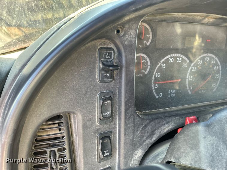 image for item DQ0959 2010 Freightliner Business Class M2 106  refuse truck