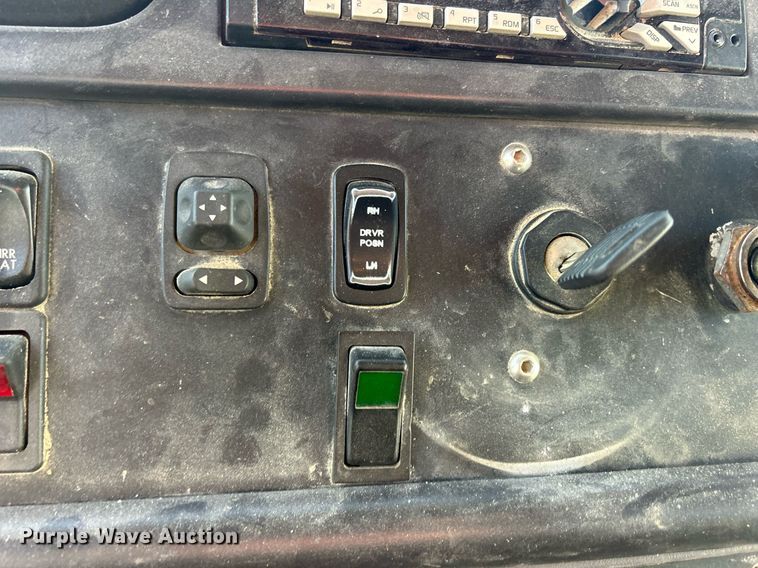 image for item DQ0959 2010 Freightliner Business Class M2 106  refuse truck