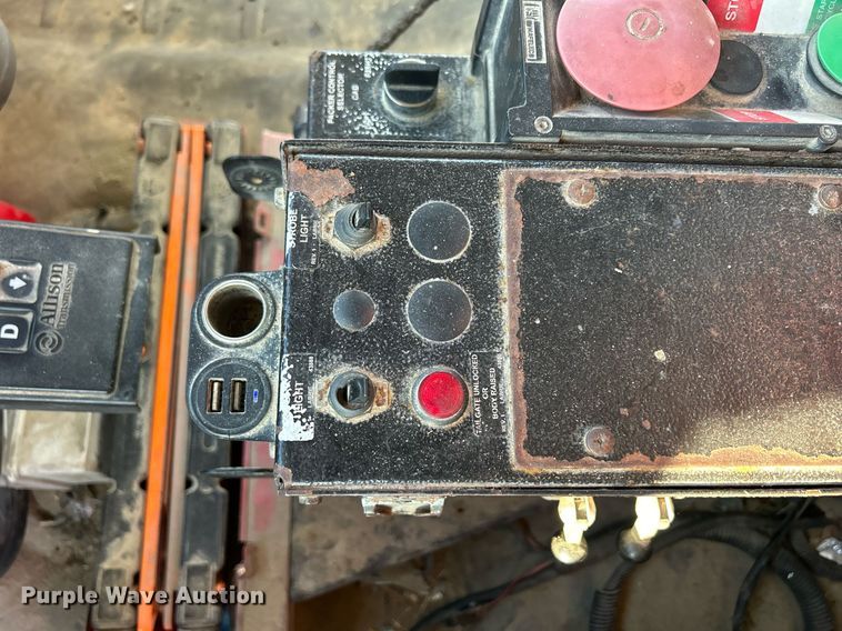 image for item DQ0959 2010 Freightliner Business Class M2 106  refuse truck