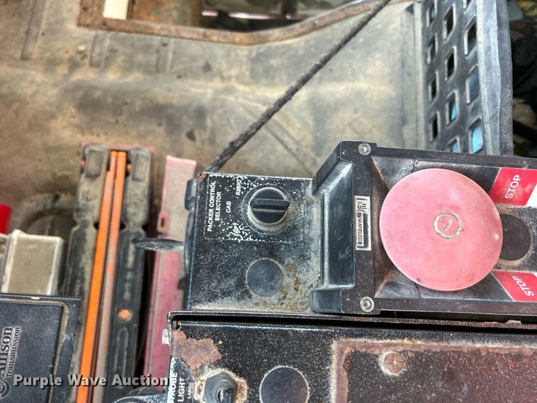 image for item DQ0959 2010 Freightliner Business Class M2 106  refuse truck