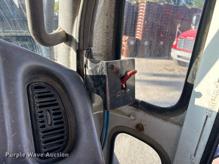 image for item DQ0959 2010 Freightliner Business Class M2 106  refuse truck