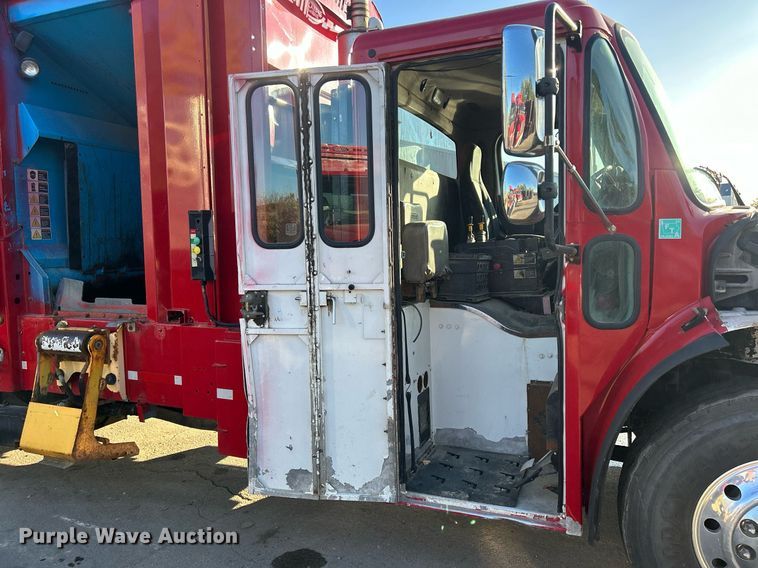 image for item DQ0959 2010 Freightliner Business Class M2 106  refuse truck