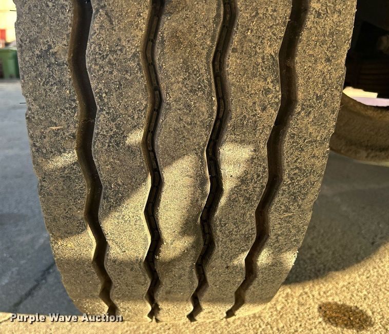 image for item DQ0959 2010 Freightliner Business Class M2 106  refuse truck