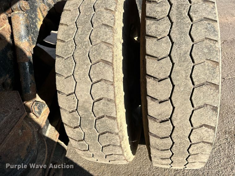 image for item DQ0959 2010 Freightliner Business Class M2 106  refuse truck