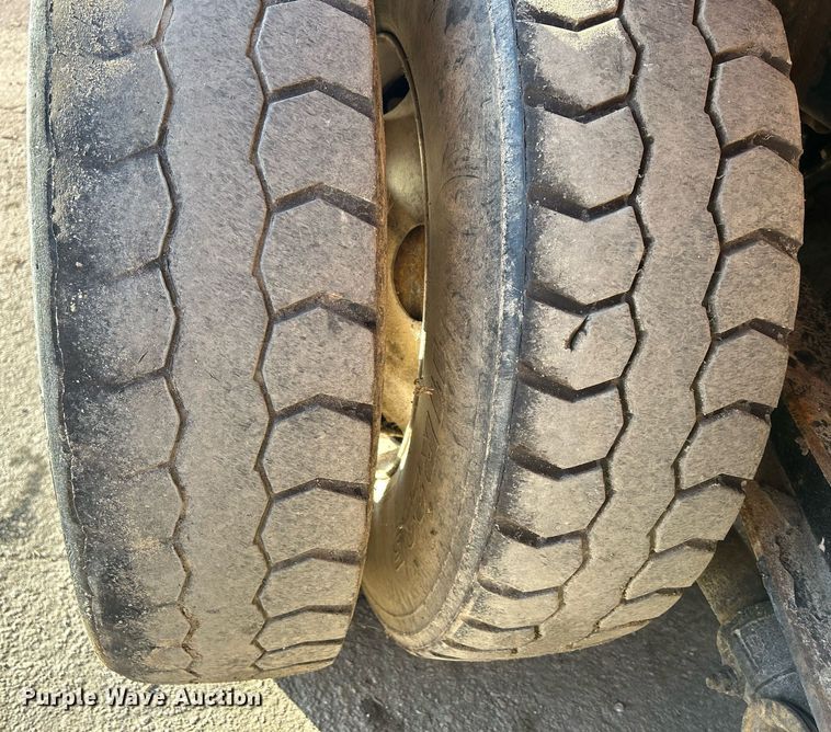 image for item DQ0959 2010 Freightliner Business Class M2 106  refuse truck