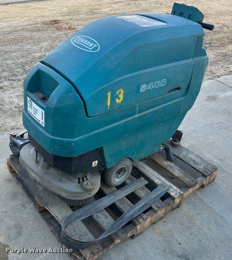 image for item DQ0967 Tennant M5400  floor scrubber