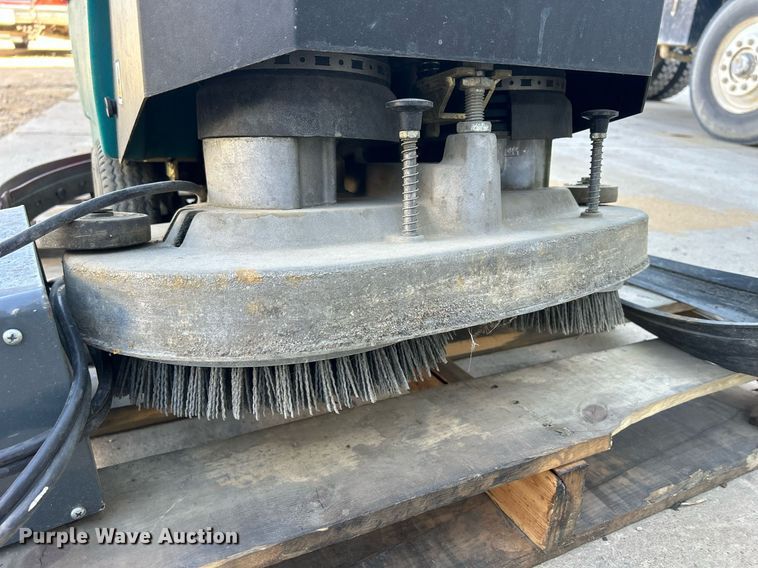 image for item DQ0967 Tennant M5400  floor scrubber