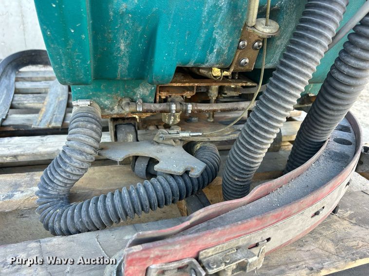 image for item DQ0967 Tennant M5400  floor scrubber