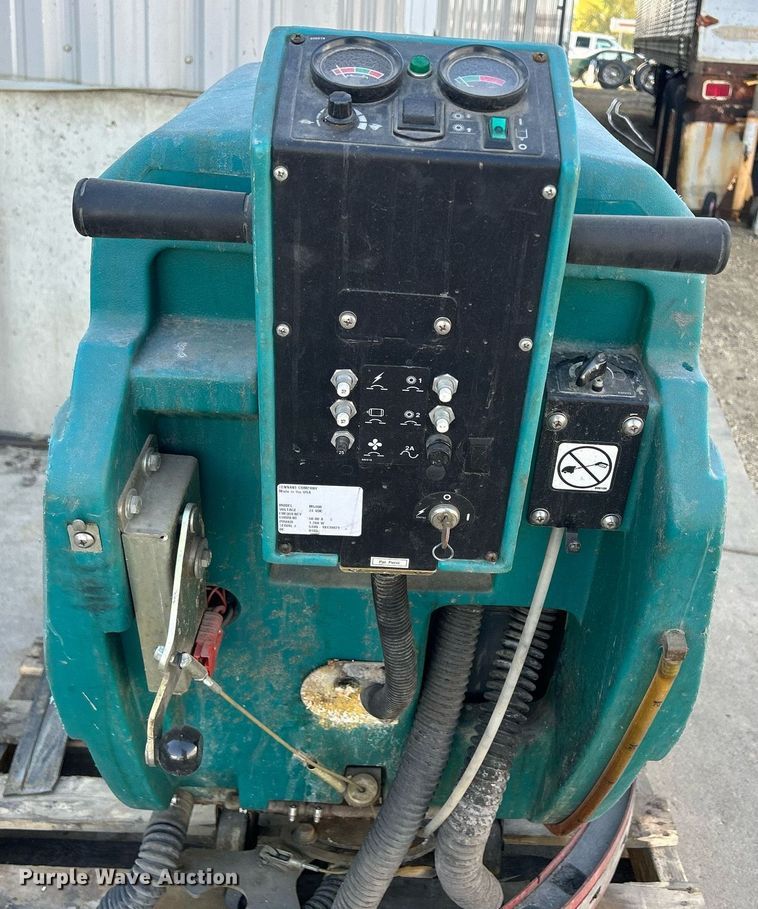 image for item DQ0967 Tennant M5400  floor scrubber