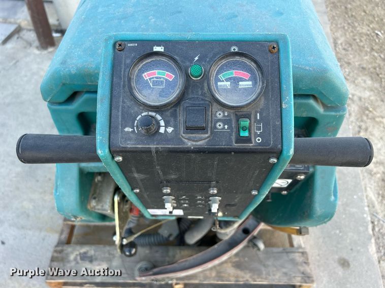 image for item DQ0967 Tennant M5400  floor scrubber