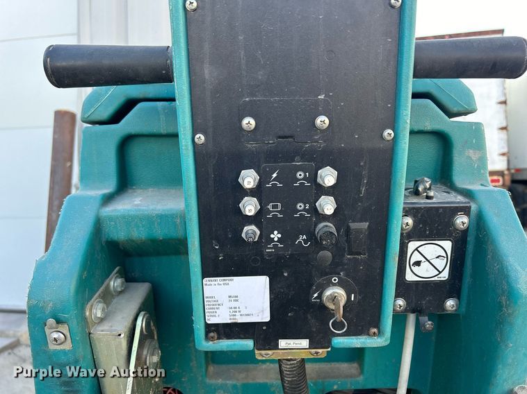 image for item DQ0967 Tennant M5400  floor scrubber