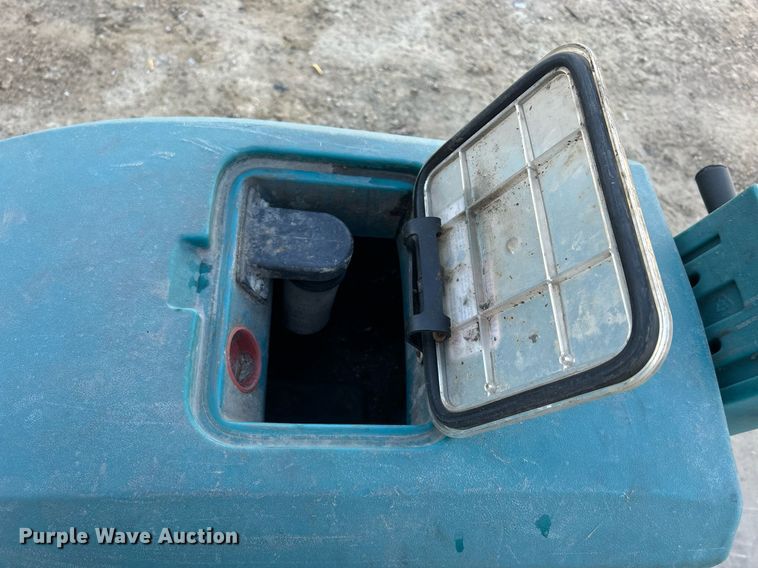 image for item DQ0967 Tennant M5400  floor scrubber