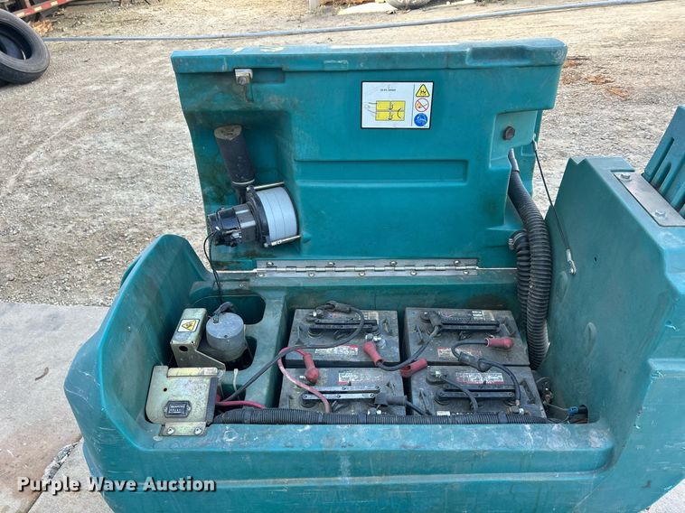 image for item DQ0967 Tennant M5400  floor scrubber