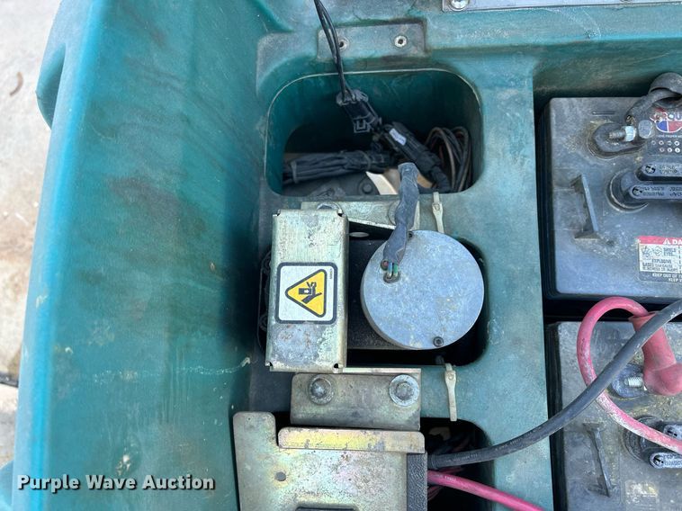 image for item DQ0967 Tennant M5400  floor scrubber