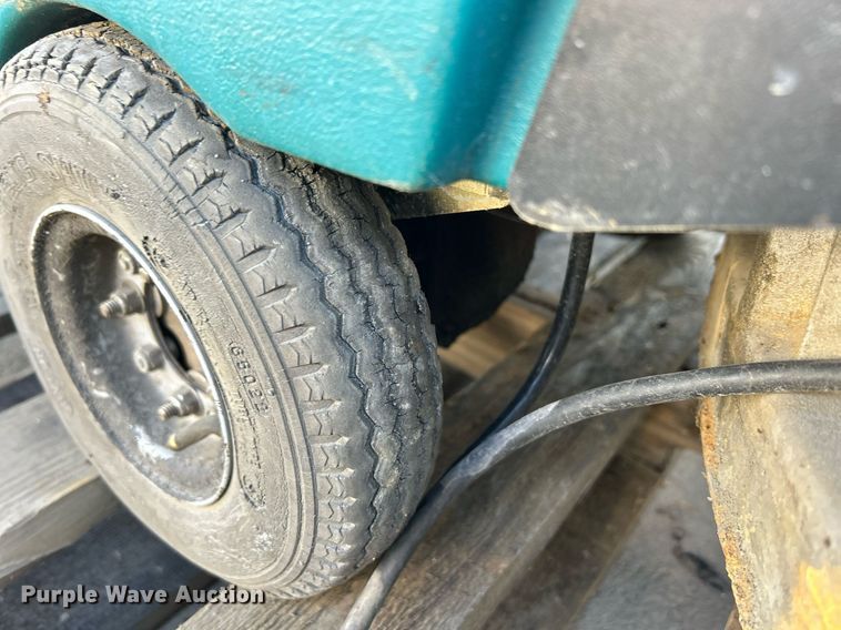 image for item DQ0967 Tennant M5400  floor scrubber