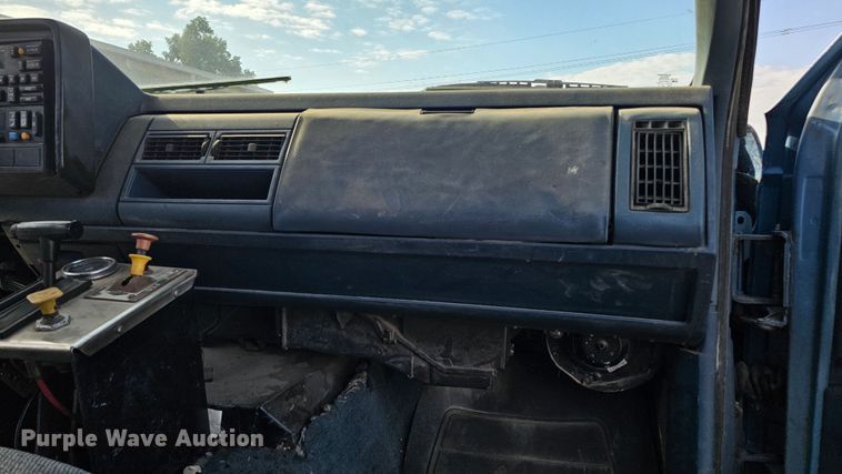 image for item DQ1105 GMC  rollback truck