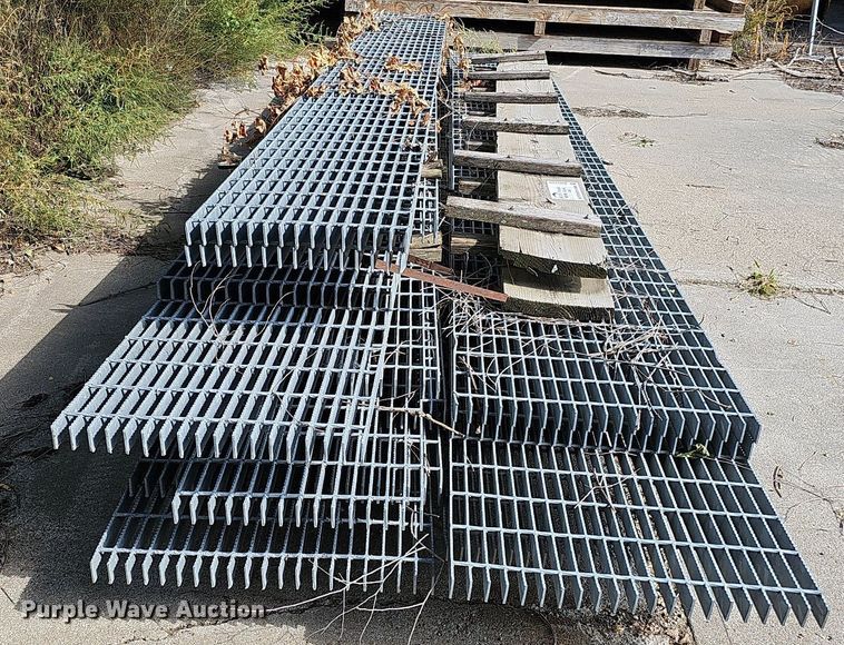 image for item DQ1208 Approximately 15 metal grate sections