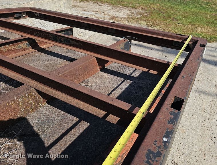 image for item DQ1211 (3) flatbeds