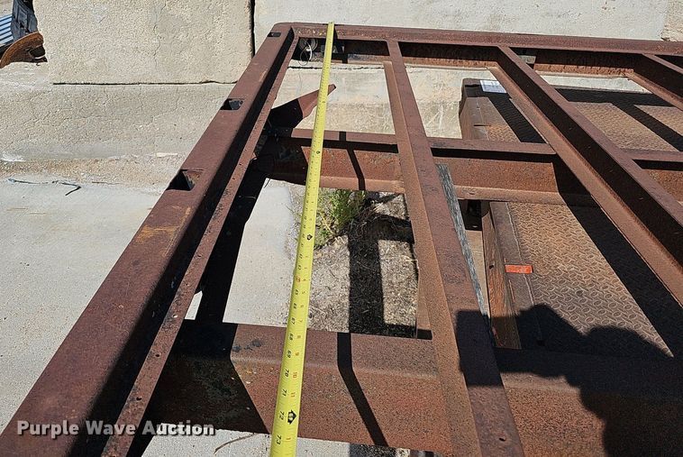 image for item DQ1211 (3) flatbeds