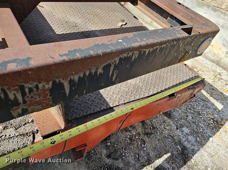 image for item DQ1211 (3) flatbeds