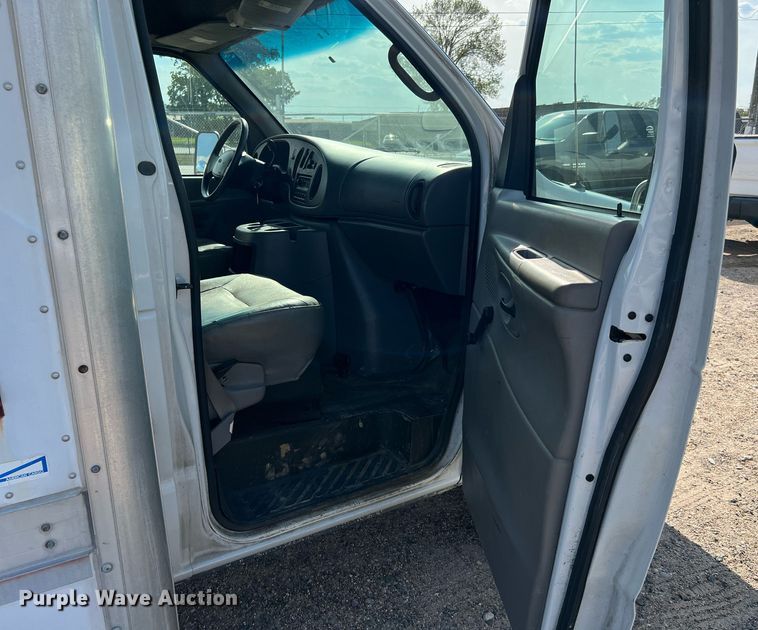 image for item DQ2220 2002 Ford E450  sewer inspection truck