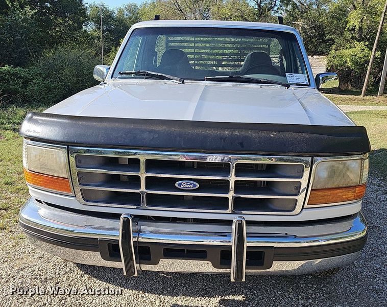 image for item DR5787 1996 Ford F150 XLT  flatbed pickup truck