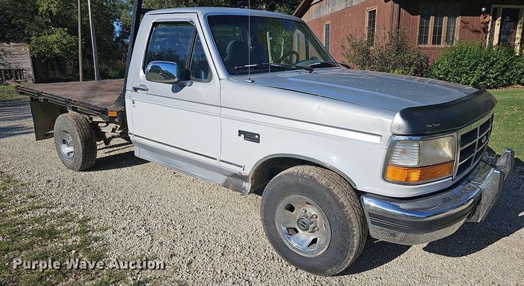 image for item DR5787 1996 Ford F150 XLT  flatbed pickup truck